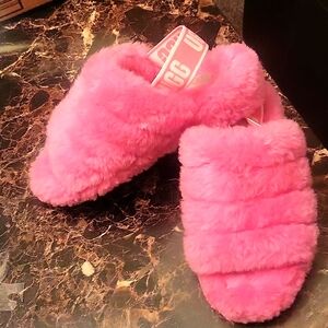 UGG SLIPPERS